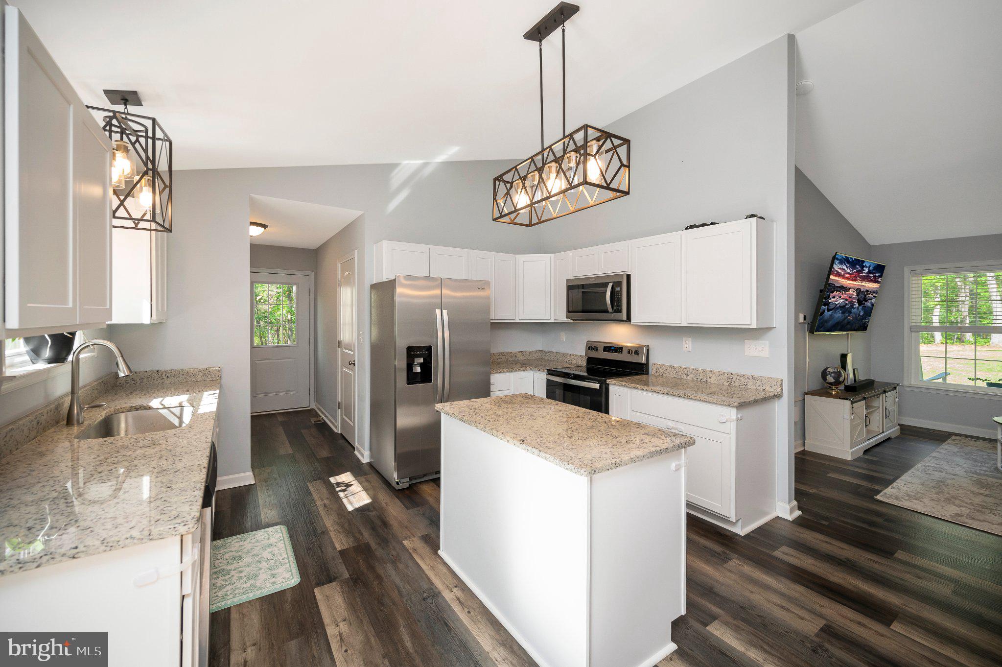 28282 Tatum Road Unionville, VA 22567 - Photo 17 of 52 Modern kitchen with elegant finishes.