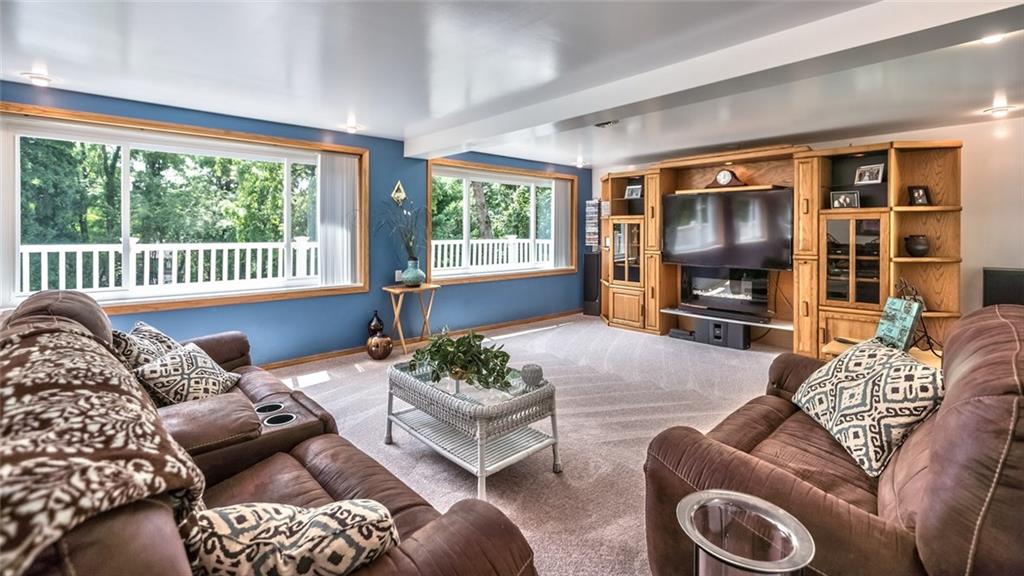 1524 Anderson Road Pittsburgh, PA 15209 - Photo 5 of 25 a living room with furniture and a flat screen tv