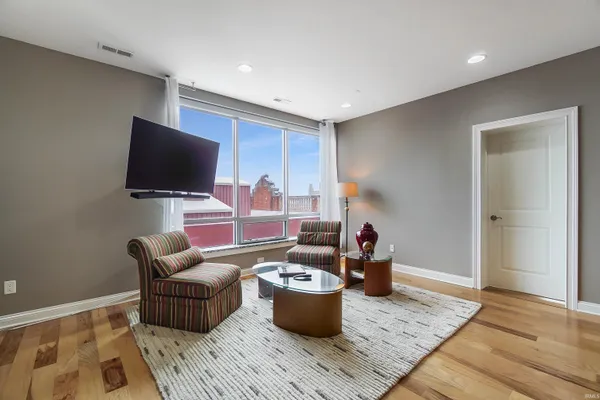 $515,000 | 203 East Berry Street, Unit 805, Fort Wayne, IN 46802