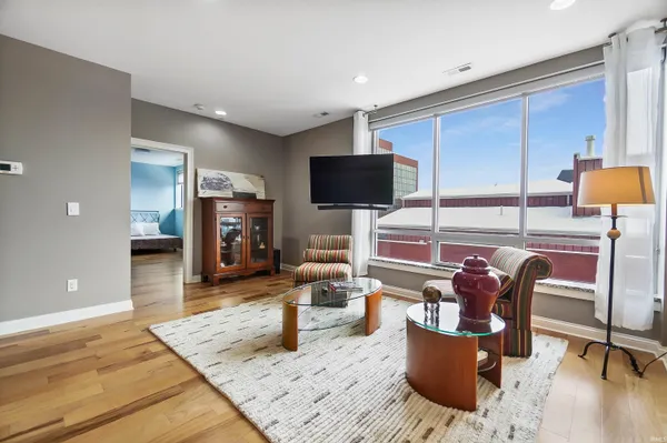 $515,000 | 203 East Berry Street, Unit 805, Fort Wayne, IN 46802