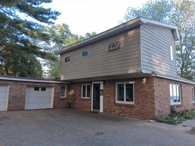 $278,500 | N2796 Shore Drive, Marinette, WI 54143