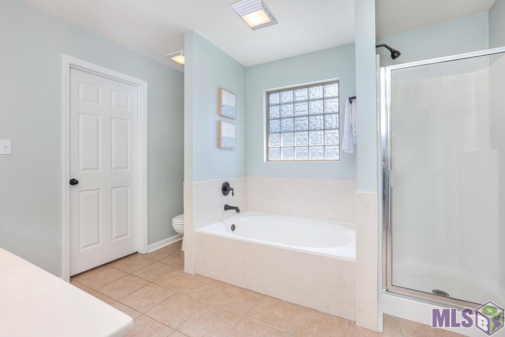 42365 Pebblestone Avenue Prairieville, LA 70769 - Photo 15 of 23 Master bath