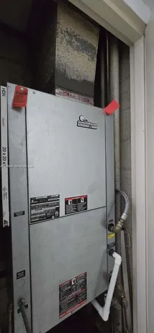 $2,000 | 1200 West Avenue, Unit 412, Miami Beach, FL 33139