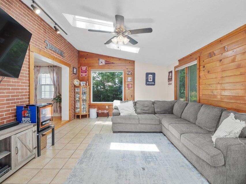 2612 Alberta Avenue Southwest Roanoke, VA 24015 - Photo 15 of 28 15