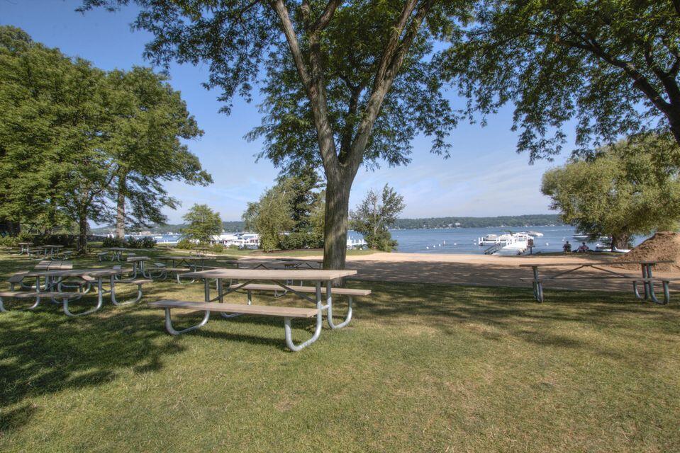404 Deerpath West, Unit F Fontana, WI 53125 - Photo 12 of 25 20250501191006478000000000-o