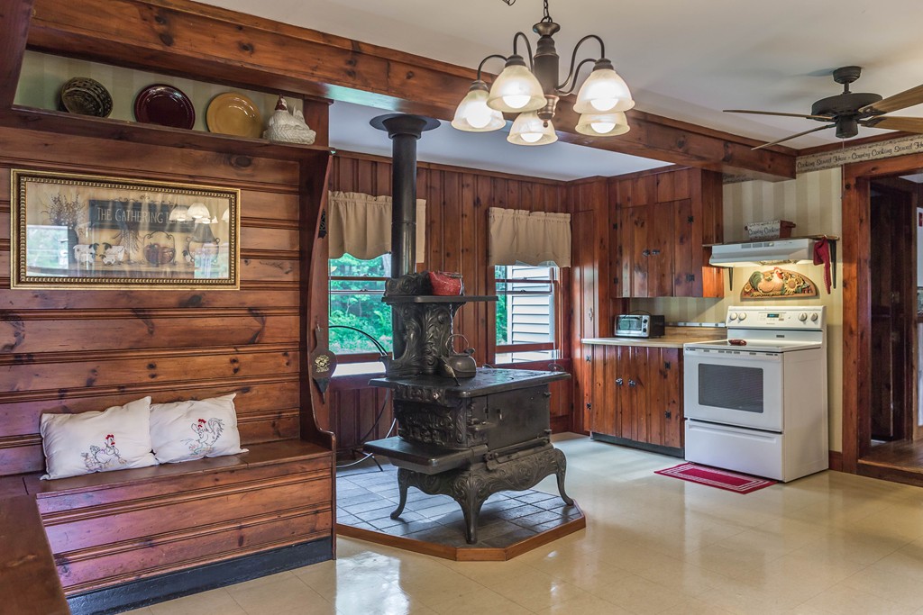 42 North Brookfield Road Brookfield, MA 01506 - Photo 2 of 25 Gallery Image 2