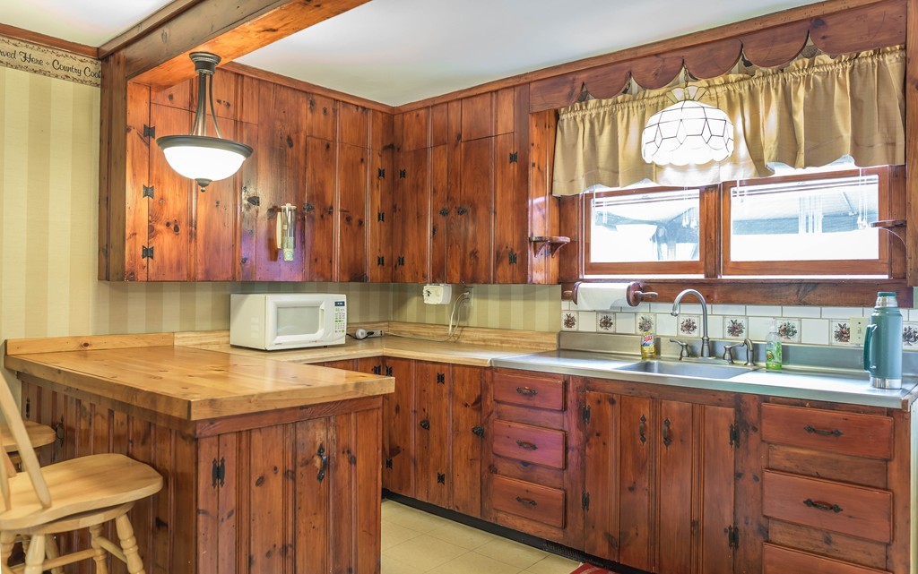 42 North Brookfield Road Brookfield, MA 01506 - Photo 5 of 25 Gallery Image 5