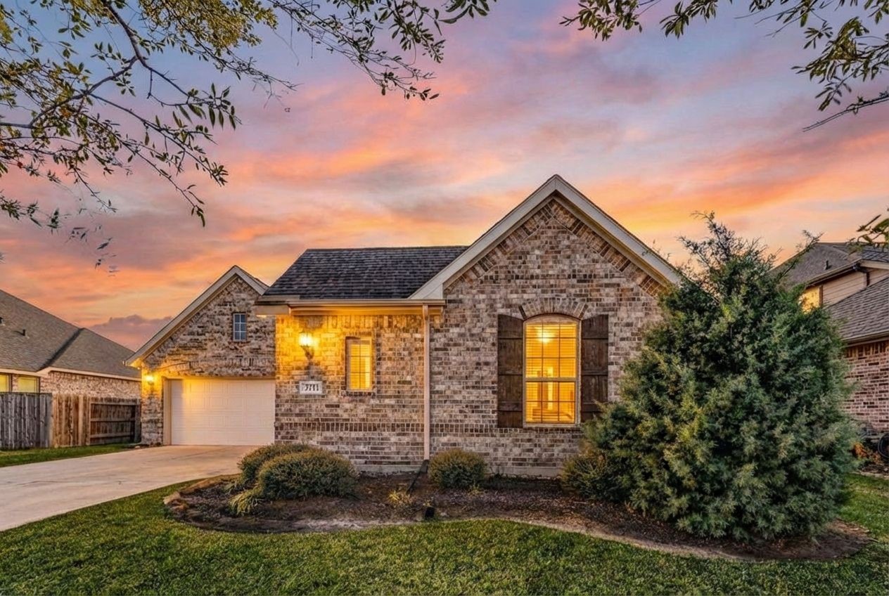 3711 Castle Rock Drive Rosenberg, TX 77469 - Photo 2 of 46 a front view of a house with garden
