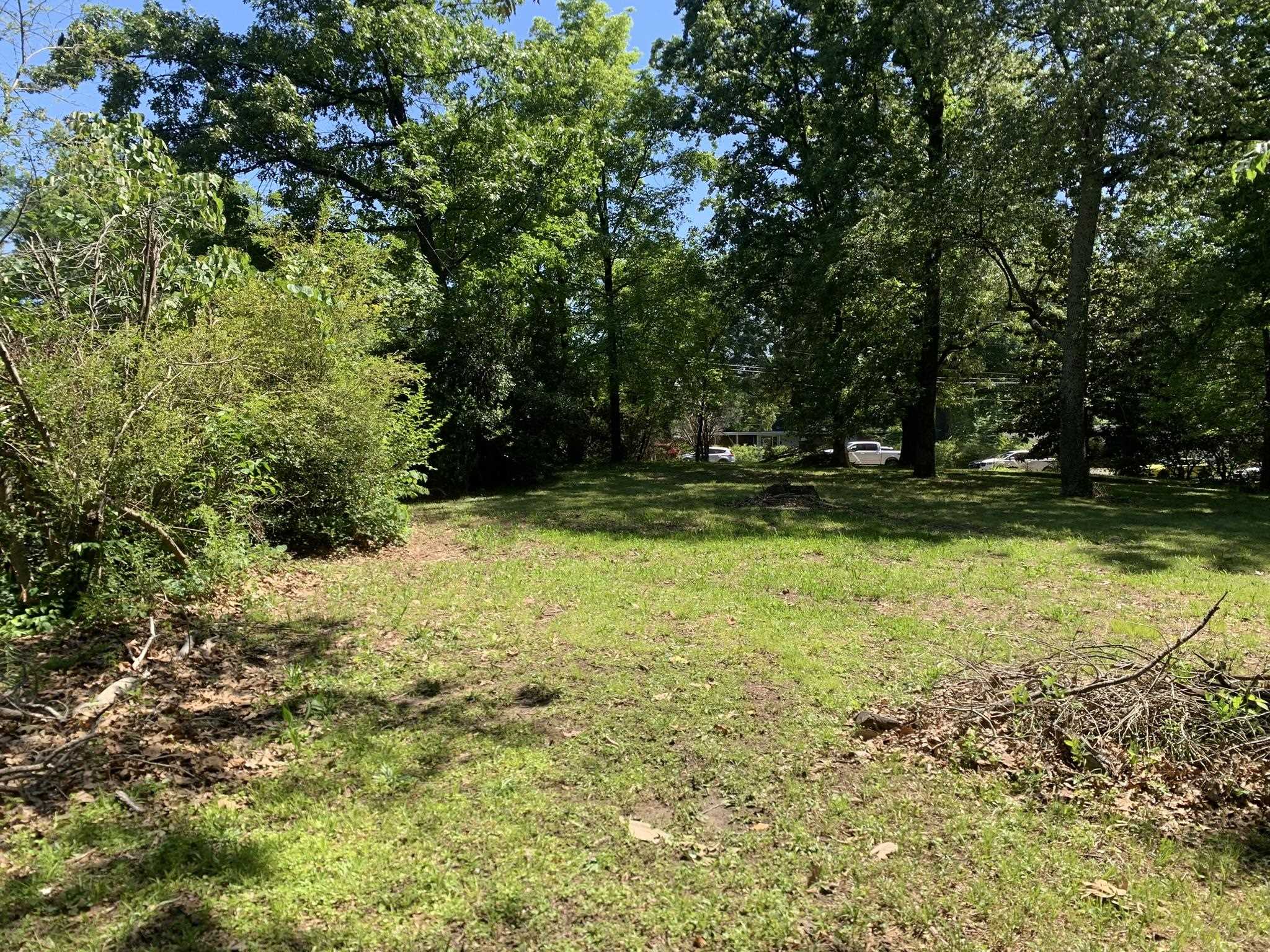 901 South Perkins Road Memphis, TN 38117 - Photo 4 of 13 a view of a yard