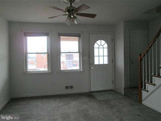 1606 Manor Road Baltimore, MD 21222 - Photo 4 of 17 Living Room