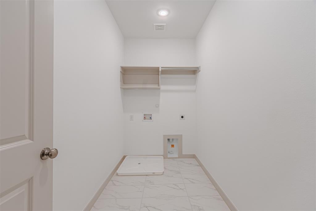 682 Vista Oaks Road Lewisville, TX 75067 - Photo 29 of 38 a view of room