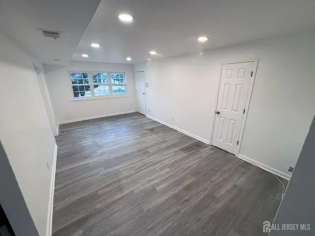 $2,250 | 125 College Drive, Edison, NJ 08817