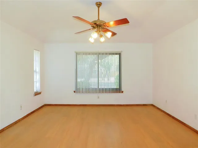 $1,995 | 110 Carolyn Lane, Shady Shores, TX 76208