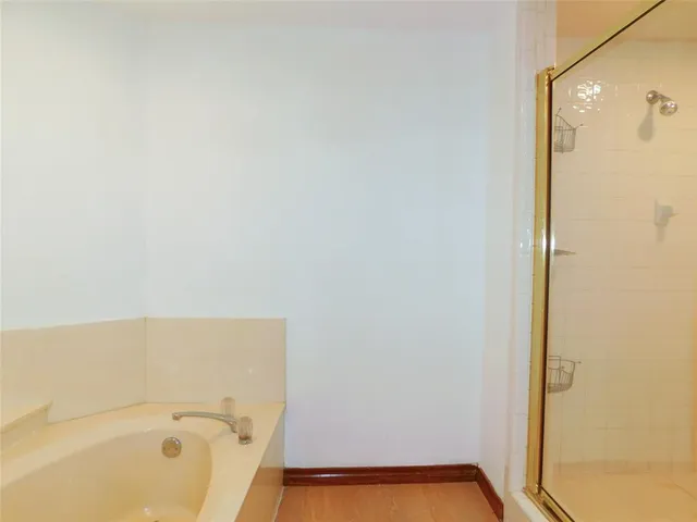 $1,995 | 110 Carolyn Lane, Shady Shores, TX 76208