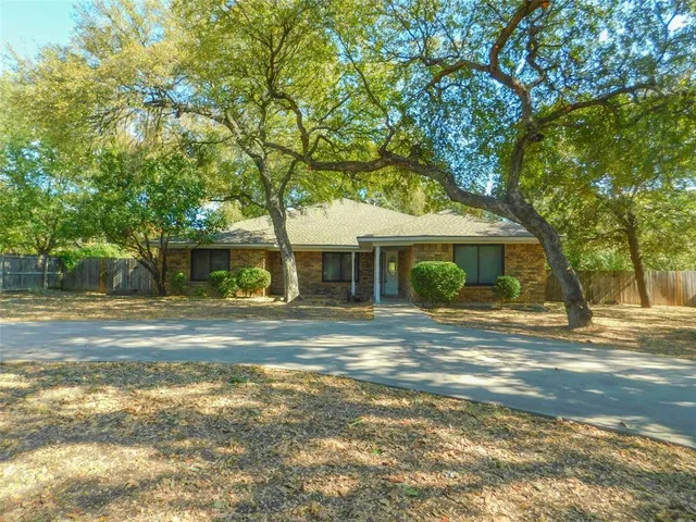 $1,995 | 110 Carolyn Lane, Shady Shores, TX 76208