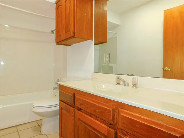 $1,995 | 110 Carolyn Lane, Shady Shores, TX 76208