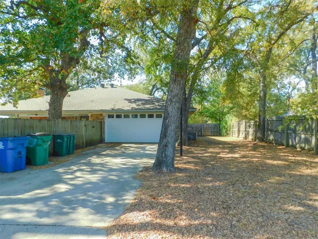 $1,995 | 110 Carolyn Lane, Shady Shores, TX 76208