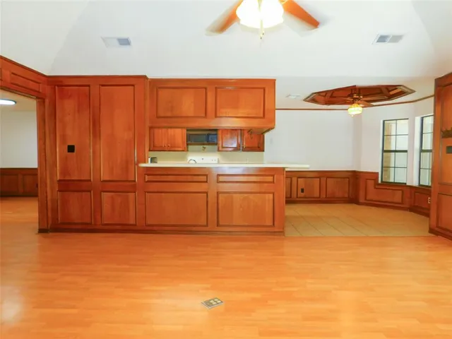 $1,995 | 110 Carolyn Lane, Shady Shores, TX 76208