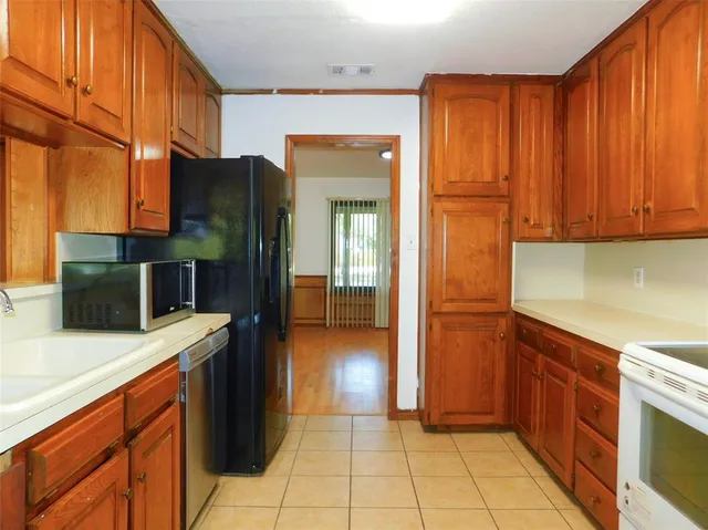 $1,995 | 110 Carolyn Lane, Shady Shores, TX 76208