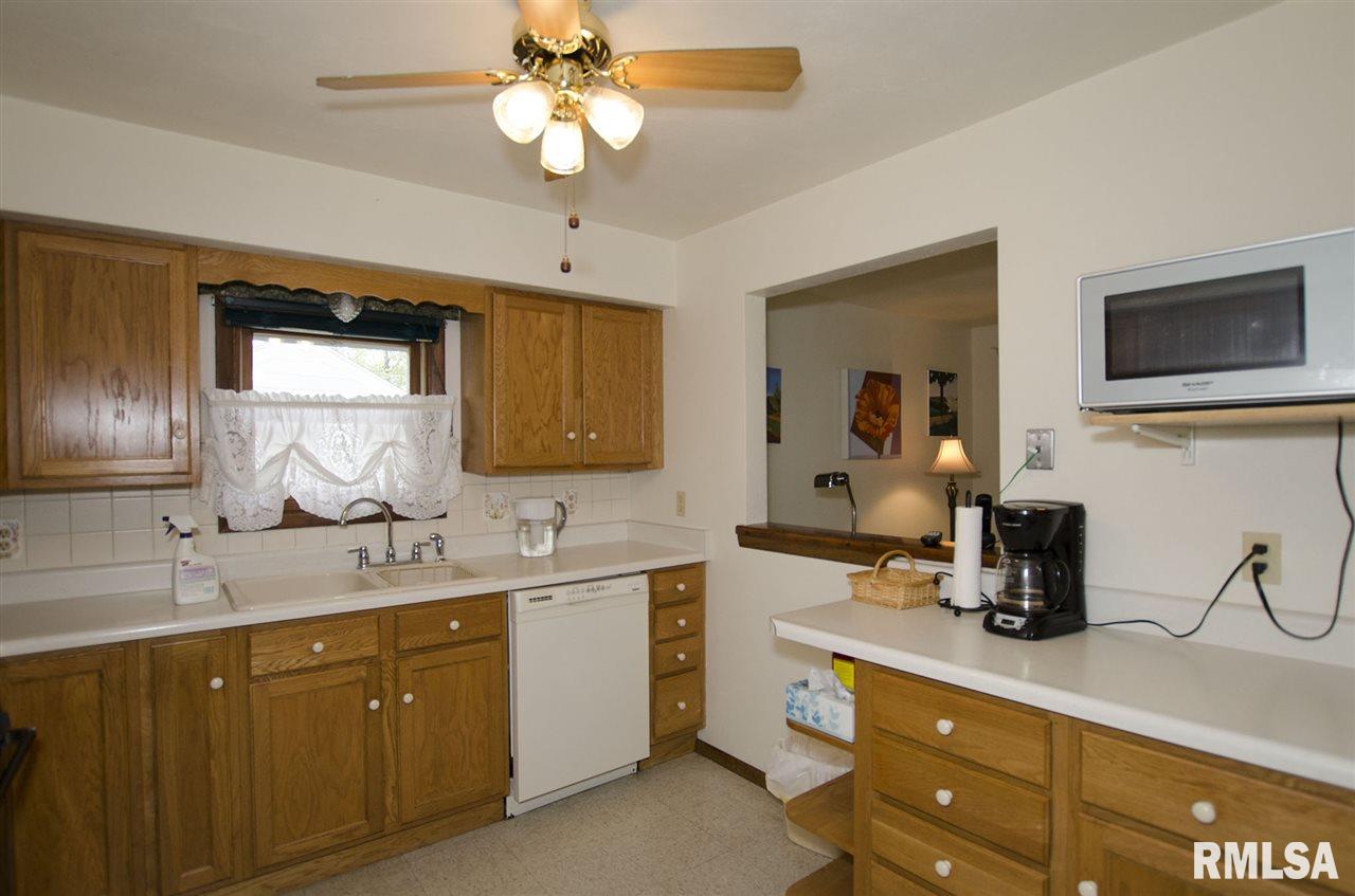 102 Theodore Street Washington, IL 61571 - Photo 8 of 36 Gallery Image 8