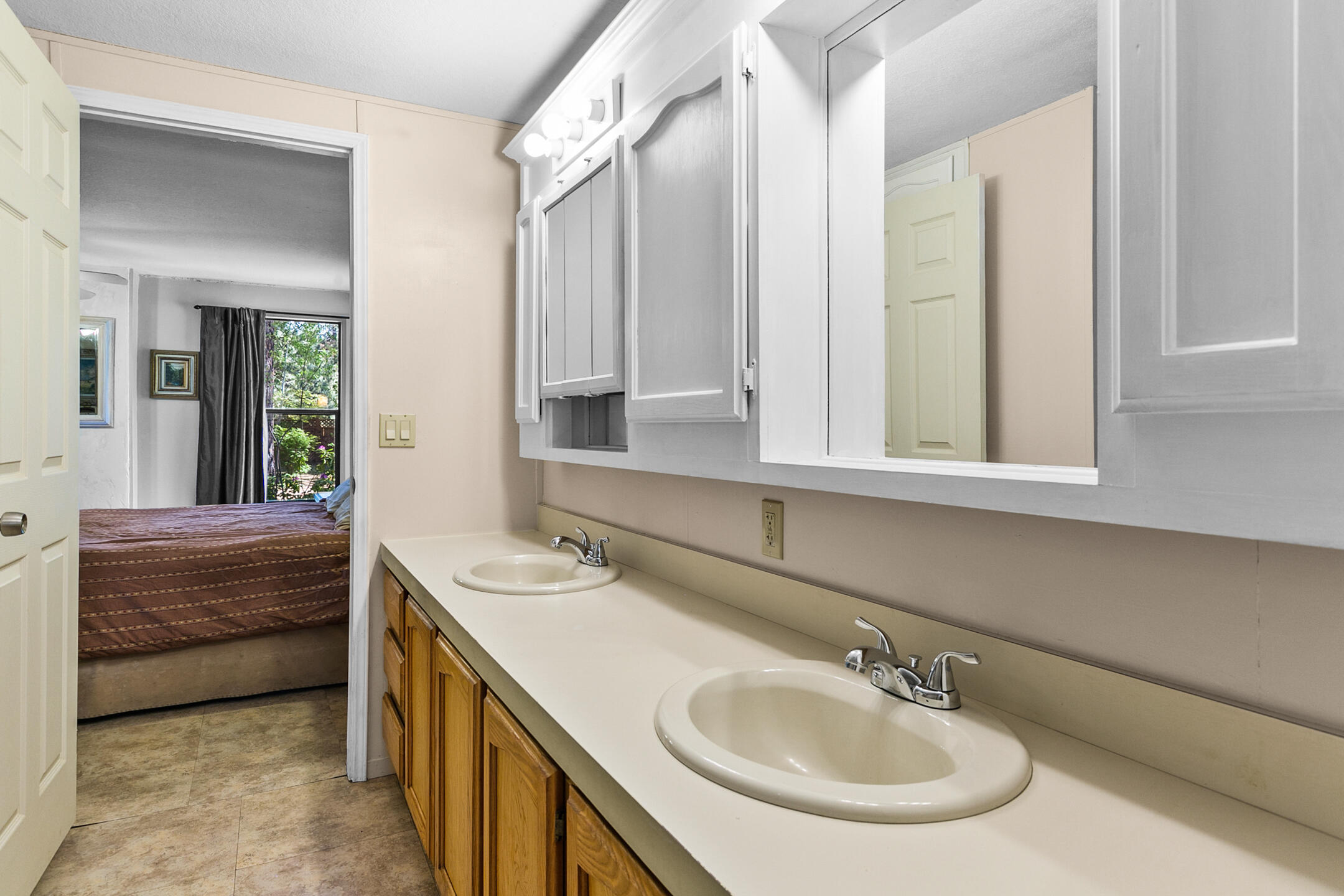 19270 Apache Road Bend, OR 97702 - Photo 14 of 31 15