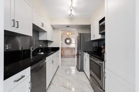 $925,000 | 5550 North Ocean Drive, Unit 5C, Singer Island, FL 33404