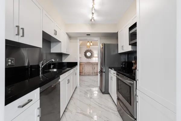 $925,000 | 5550 North Ocean Drive, Unit 5C, Singer Island, FL 33404