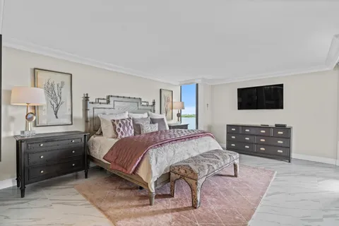 $925,000 | 5550 North Ocean Drive, Unit 5C, Singer Island, FL 33404