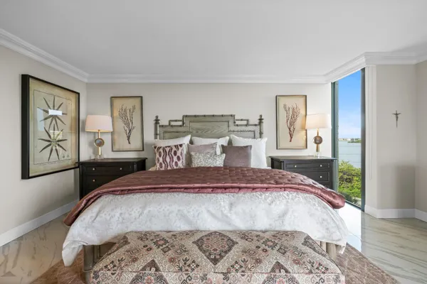 $925,000 | 5550 North Ocean Drive, Unit 5C, Singer Island, FL 33404