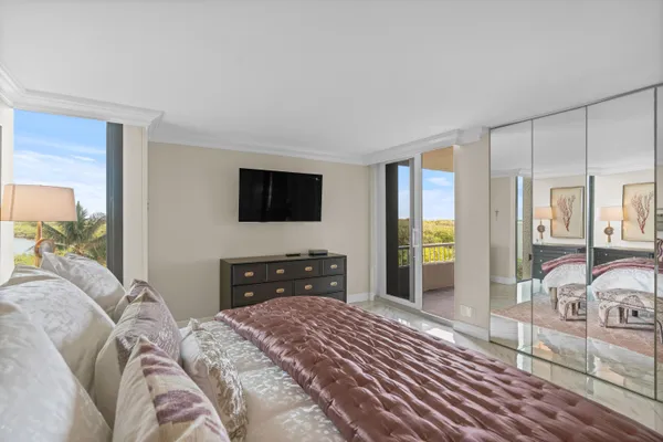 $925,000 | 5550 North Ocean Drive, Unit 5C, Singer Island, FL 33404