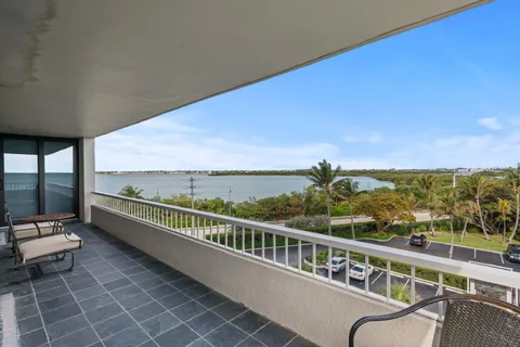 $925,000 | 5550 North Ocean Drive, Unit 5C, Singer Island, FL 33404