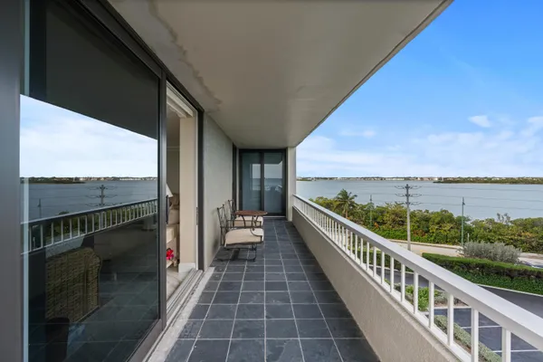 $925,000 | 5550 North Ocean Drive, Unit 5C, Singer Island, FL 33404
