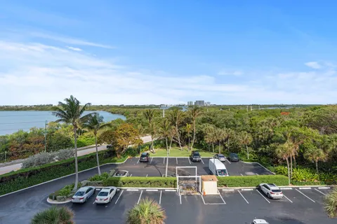 $925,000 | 5550 North Ocean Drive, Unit 5C, Singer Island, FL 33404