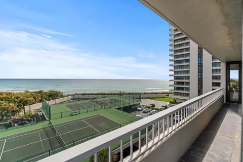 $925,000 | 5550 North Ocean Drive, Unit 5C, Singer Island, FL 33404