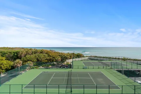 $925,000 | 5550 North Ocean Drive, Unit 5C, Singer Island, FL 33404