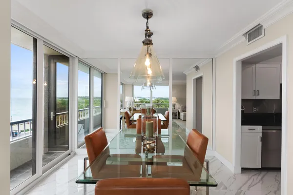 $925,000 | 5550 North Ocean Drive, Unit 5C, Singer Island, FL 33404