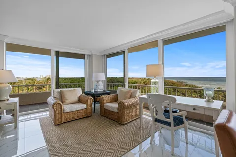 $925,000 | 5550 North Ocean Drive, Unit 5C, Singer Island, FL 33404