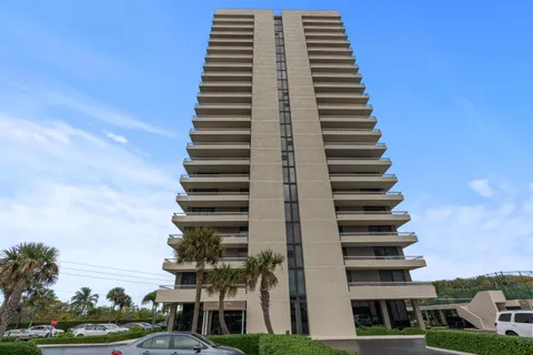 $925,000 | 5550 North Ocean Drive, Unit 5C, Singer Island, FL 33404