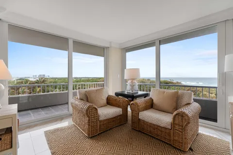 $925,000 | 5550 North Ocean Drive, Unit 5C, Singer Island, FL 33404