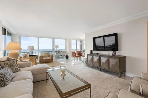 $925,000 | 5550 North Ocean Drive, Unit 5C, Singer Island, FL 33404