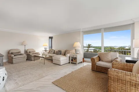 $925,000 | 5550 North Ocean Drive, Unit 5C, Singer Island, FL 33404