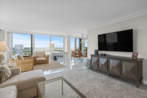 $925,000 | 5550 North Ocean Drive, Unit 5C, Singer Island, FL 33404