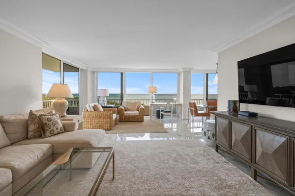 $925,000 | 5550 North Ocean Drive, Unit 5C, Singer Island, FL 33404
