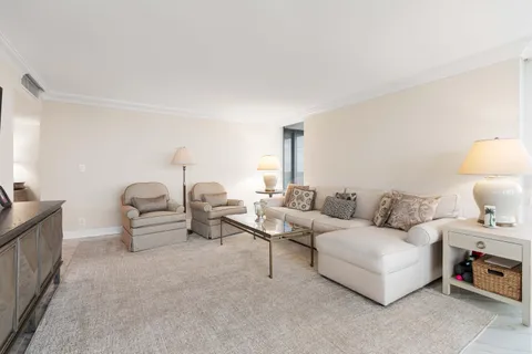 $925,000 | 5550 North Ocean Drive, Unit 5C, Singer Island, FL 33404