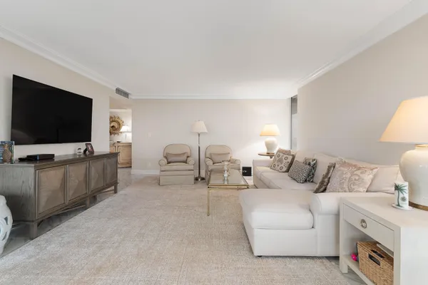 $925,000 | 5550 North Ocean Drive, Unit 5C, Singer Island, FL 33404