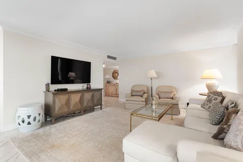 $925,000 | 5550 North Ocean Drive, Unit 5C, Singer Island, FL 33404