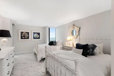 $925,000 | 5550 North Ocean Drive, Unit 5C, Singer Island, FL 33404