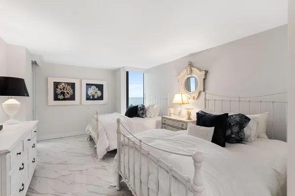 $925,000 | 5550 North Ocean Drive, Unit 5C, Singer Island, FL 33404