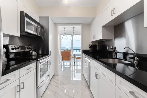 $925,000 | 5550 North Ocean Drive, Unit 5C, Singer Island, FL 33404