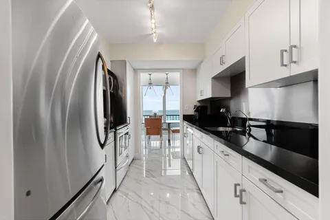 $925,000 | 5550 North Ocean Drive, Unit 5C, Singer Island, FL 33404